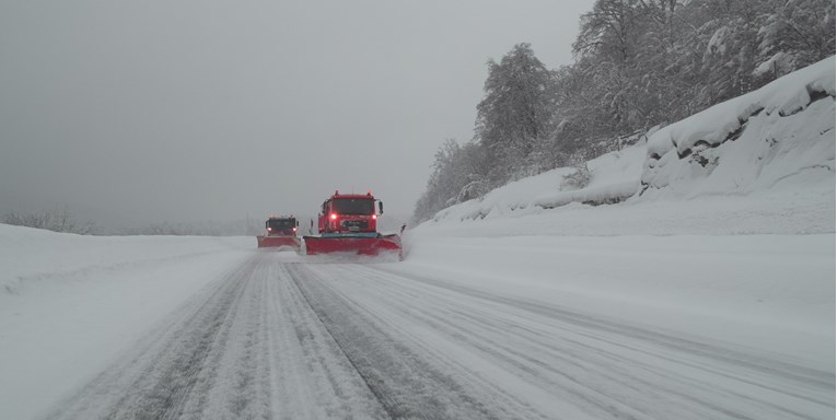 Meteorolozi najavljuju snijeg. HAC podsjeća vozače na važnu promjenu u prometu
